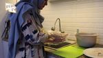 Momen Dinda Hauw Masak Steak di Dapurnya yang Minimalis