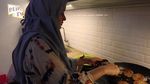 Momen Dinda Hauw Masak Steak di Dapurnya yang Minimalis