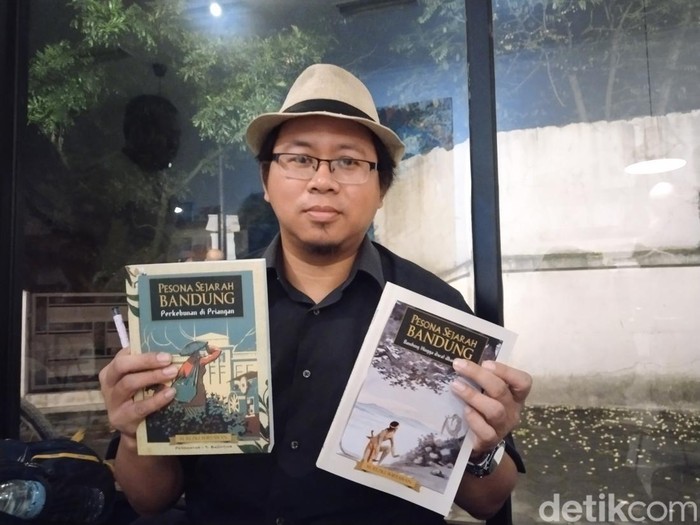 Diskusi buku Ryzki Wiryawan di Perpustakaan Ajip Rosidi.