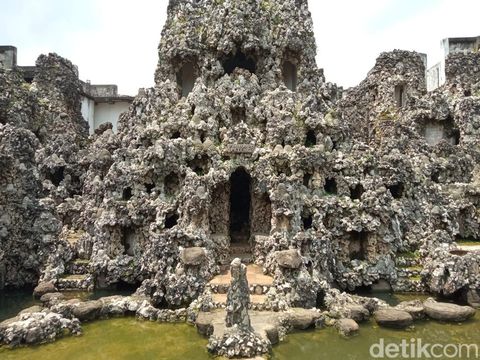 Goa Sunyaragi di Cirebon.