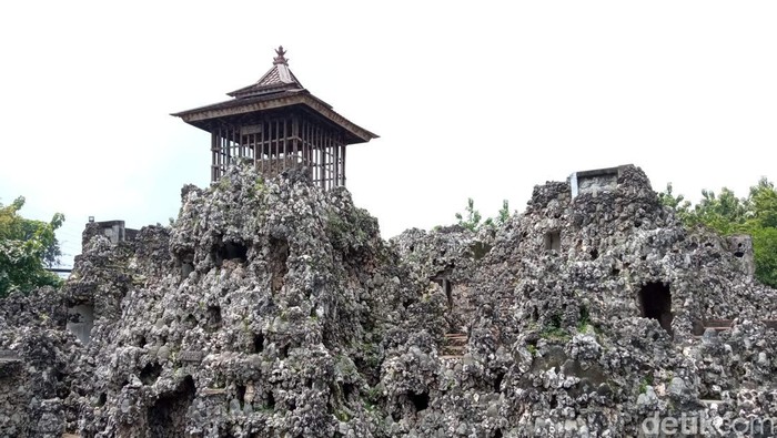 Goa Sunyaragi di Cirebon.