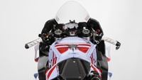 Kalau ini tampilan burit belakang dari Desmosedici GP22 tim Gresini. Foto: Gresini Racing