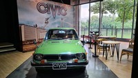 Menilik bagian eksteriornya masih terlihat mulus dengan cat hijau, plus aksen chrome di area bumper depan-belakang, list pintu. Jika mengamati mobil ini, mungkin saja bakal mengulang memori era Jakarta di 1970-an. Foto: Honda Prospect Motor