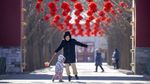Indahnya Taman di Beijing Berhias Nuansa Imlek