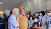 Indra Bekti memang belum bisa berjalan normal seperti sedia kala. Sampai saat ini Indra Bekti masih terus menjalani fisioterapi. Foto: dok. Instagram Indy Barends
