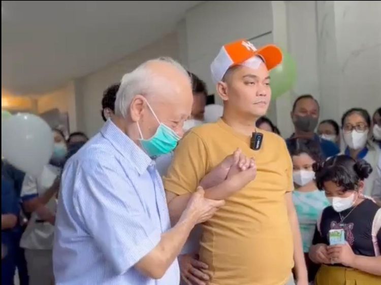 Momen Indra Bekti Pulang dari RS dan Berjalan Ala Paskibra