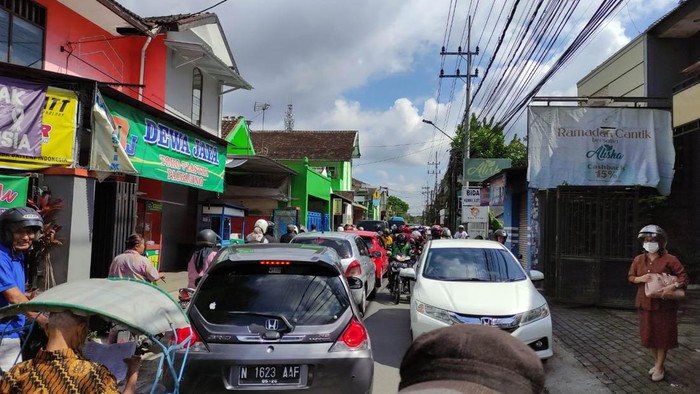 jalan di kota malang macet