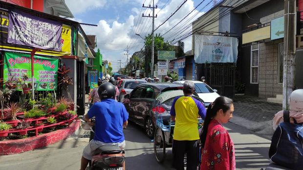 jalan di kota malang macet