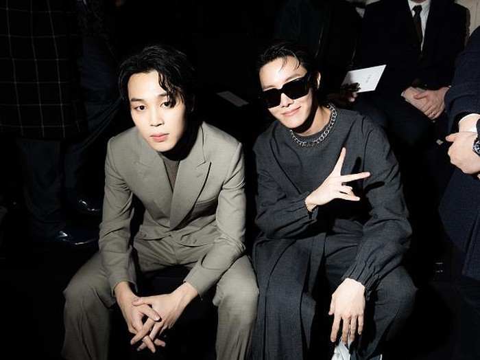 Jimin dan J-Hope BTS di Paris Fashion Week 2023 Jimin dan J-Hope BTS di Paris Fashion Week 2023