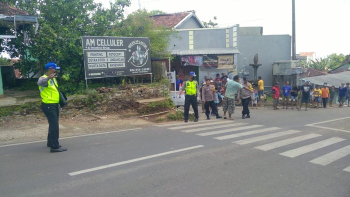 Kecelakaan maut dua pemotor di jalan raya Kudus-Colo, Minggu (22/1/2023).