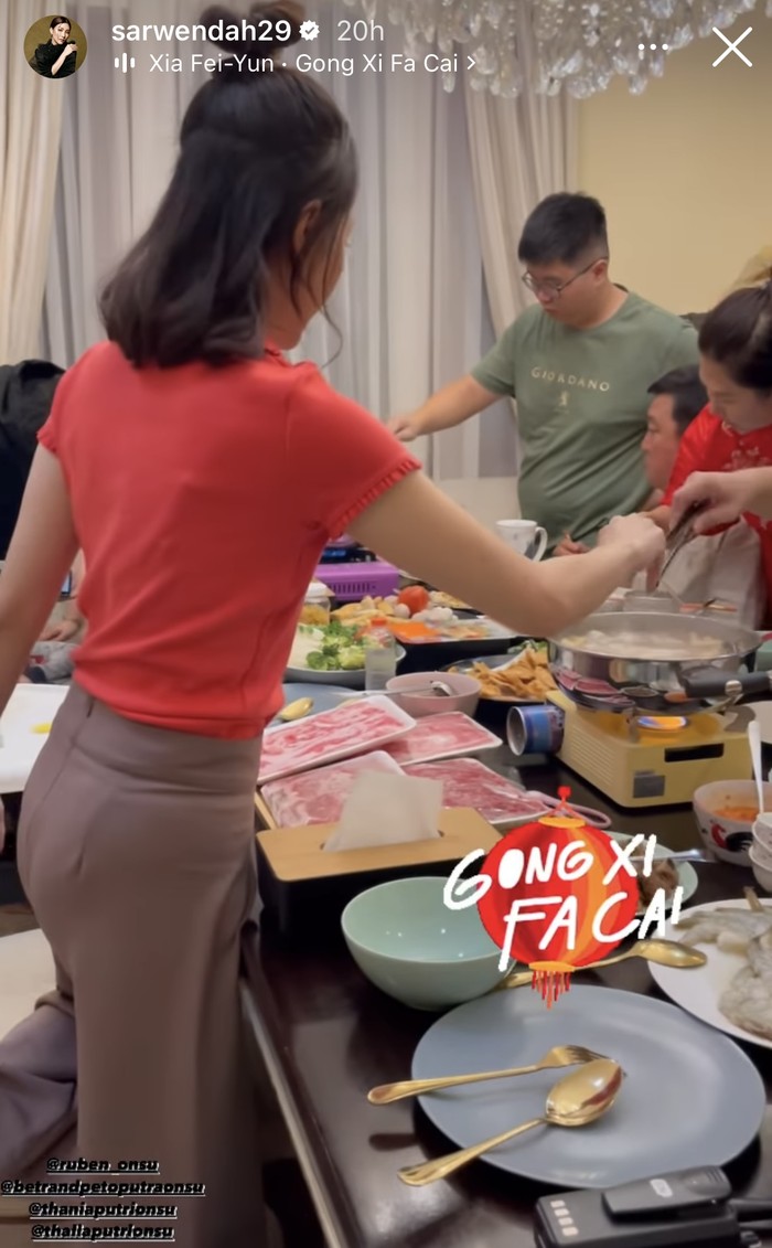 Keseruan Ruben Onsu hingga Roger Danuarta Makan Bersama Keluarga dii Hari Imlek Keseruan Ruben Onsu hingga Roger Danuarta Makan Bersama Keluarga dii Hari Imlek