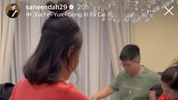 Pada malam Imlek, Sarwendah menyiapkan makanan berupa hot pot dengan beragam daging dan lauk lainnnya. Foto: Instagram @sarwendah29