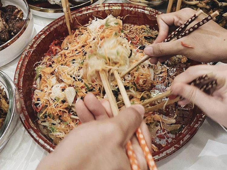 Keseruan Ruben Onsu hingga Roger Danuarta Makan Bersama Keluarga di Hari Imlek