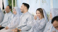 Kebahagiaan pun begitu terpancar dari Kiky Saputri dan Khairi. Dok. Instagram E_studios Photo and Film