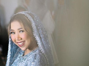 Dihujat Fans BLACKPINK, Kiky Saputri Bagi-bagi Uang ke Pendukungnya
