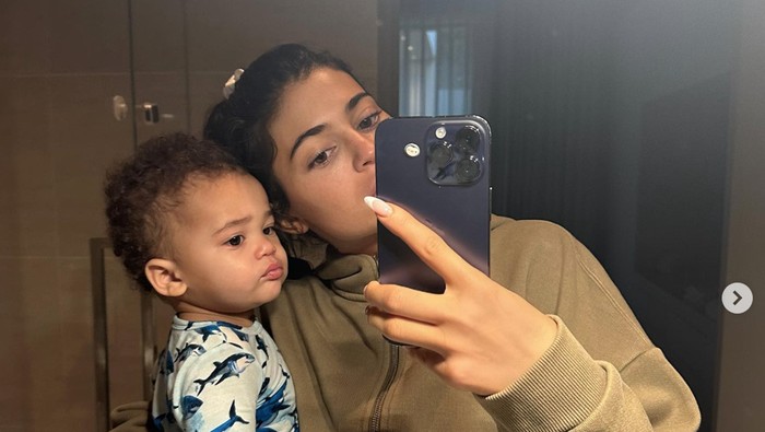 Kylie Jenner dan Aire Webster