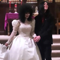 Madi Danger adalah seorang pecinta musik heavy metal yang jadi viral karena pernikahannya akhir tahun lalu. Dalam postingan di Instagram, Madi menunjukkan pemandangan tidak biasa di sebuah gereja karena mengusung tema heavy metal. Foto: Instagram @madi_danger