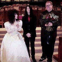 Di kolom komentar postingannya yang viral, Madi dan suami pun mendapat banyak dukungan. Ini sangat menggemaskan, Ini ide yang bagus dan aku menyukai gaya kalian, Momen ini sangat sempurna dan aku suka videonya sangat 80an, tulis netizen.Foto: Instagram @madi_danger