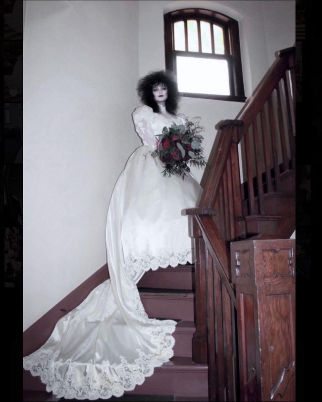 Itu sangat menyenangkan karena gitar-gitar itu sudah lama disembunyikan, seperti pengantin pria yang tidak bisa melihat pengantin wanitanya. Hanya beberapa orang yang tahu tentang (tema) itu jadi beberapa terkejut dan sangat senang melihatnya, tambahnya. Foto: Instagram @madi_danger