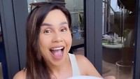 Wanita 41 tahun ini jalani diet dengan konsultasi ke ahli gizi. Ia juga menggencarkan olahraga demi mendapat body goals.