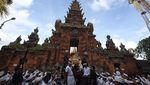 Melihat Tradisi Ngerebong, Ritual Kesurupan Massal di Bali