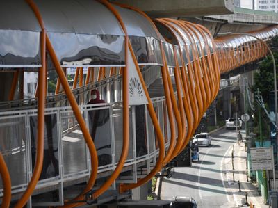 Menjajal Skywalk Kebayoran Lama