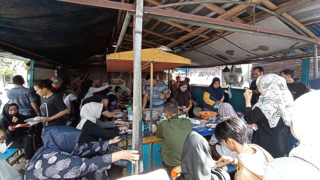 Nasi Tutug Oncom di Benhil Tasikmalaya untuk rekomendasi sarapan.