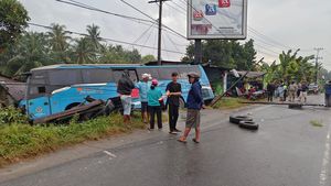 Penampakan Damri yang Hancurkan Rumah-Bengkel Warga di Deli Serdang