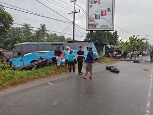 Penampakan Damri yang Hancurkan Rumah-Bengkel Warga di Deli Serdang