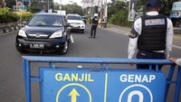 Kepolisian menerapkan kebijakan ganjil genap di Jalur Puncak mulai dari tanggal 20 hingga 23 Januari 2023 guna mengantisipasi kepadatan arus kendaraan pada saat libur Tahun Baru Imlek dan libur cuti bersama.  
