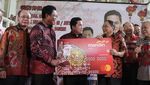 Penyerahan Kartu Kredit Edisi Fengshui di Petak Enam