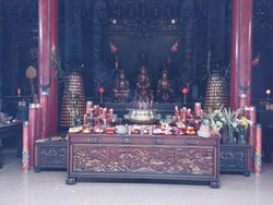 Altar yang digunakan sebagai tempat persembahan untuk para Dewa. Foto: Nuranda Indrajaya/detikBali