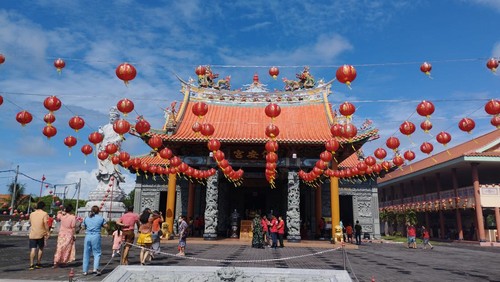 Perayaan Imlek di Vihara Satya Dharma, Benoa, Denpasar, Bali, Minggu (22/1/2023).