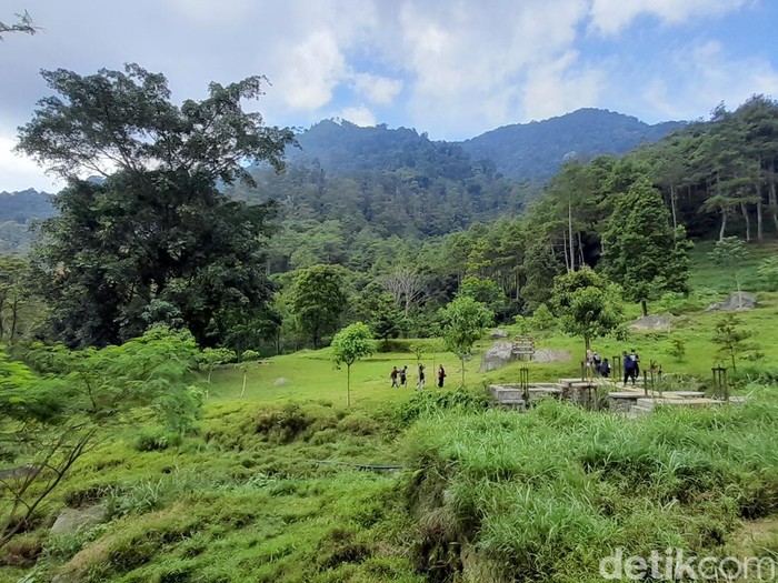 Pesona Gunung Manglayang, salah satu gunung di Jawa Barat.