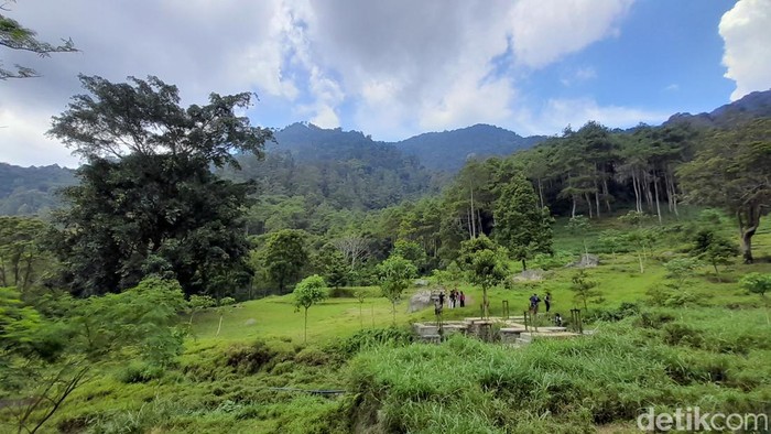 Pesona Gunung Manglayang, salah satu gunung di Jawa Barat.