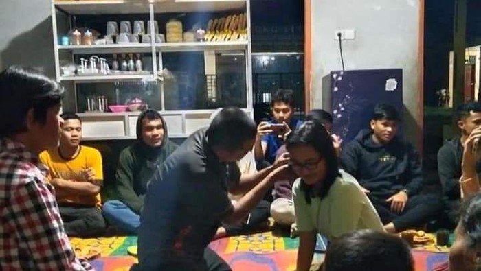 Salah satu tahapan perkawinan adat Pakpak, Mersiberren Tanda Burju (istimewa/Dok. Pribadi Berru Capah)
