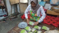 Serabi Sosso saat dikemas/Foto: M Rofiq/detikJatim