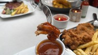 Jika ingin mendapatkan rasa yang komplet bisa dicocol ke saus BBQ. Tingkat rasa asam, manis, pedas pada saus inipun seimbang. Paling cocok dimakan bersama daging steak meltique. Foto: Detikcom / Atiqa Rana