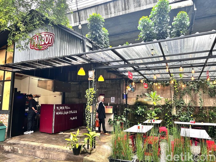Steak Meltique dan Ayam Jadi Andalan Warung Steak di Bekasi Ini Steak Meltique dan Ayam Jadi Andalan Warung Steak di Bekasi Ini