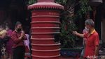 Suasana Ibadah Imlek di Vihara Boen Tek Bio Tangerang