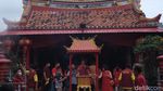 Suasana Ibadah Imlek di Vihara Boen Tek Bio Tangerang