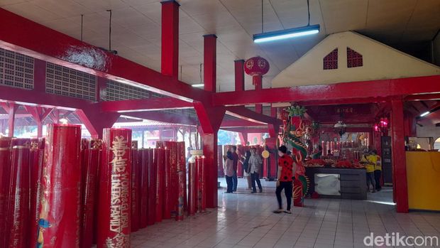 Suasana perayaan Imlek 2023 di Vihara Bahtera Bhakti
