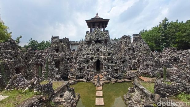 Taman Goa Sunyaragi Cirebon
