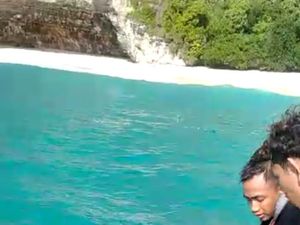 Turis Perancis Cedera Dihantam Ombak Pantai Kelingking Nusa Penida