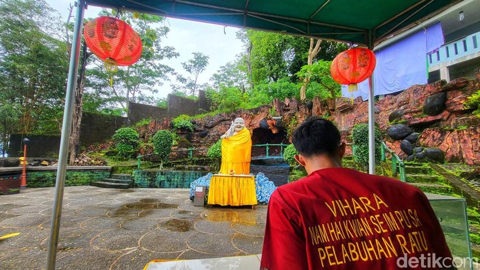 Vihara Dewi Kwan Im di Sukabumi yang sepi pengunjung.