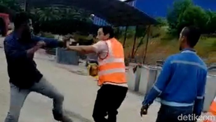 Viral baku hantam pekerja asing di Lebak, begini faktanya