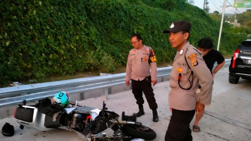 WNA Australia tewas tabrak pembatas jalan di Bypass BIL-Mandalika pada Sabtu (21/1/2023) kemarin. Foto: IST.