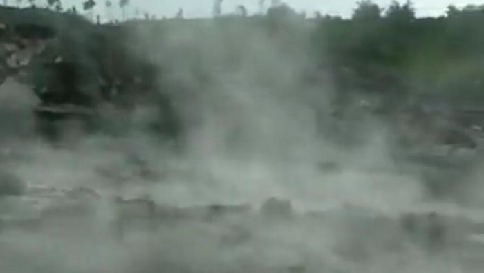 Banjir lahar dingin Semeru hingga Tol Cikali Curah Kobokan
