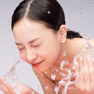Cuci Muka Air Dingin atau Hangat, Mana yang Lebih Baik? Ini Kata Pakar