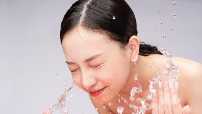 Cuci Muka Air Dingin atau Hangat